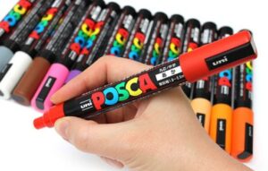 Uniposca pennarelli indelebili prezzi e usi su stoffa plastica metallo