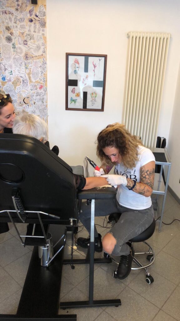 fare la tatuatrice