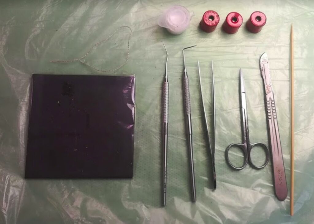 strumenti per risarcitura tela
