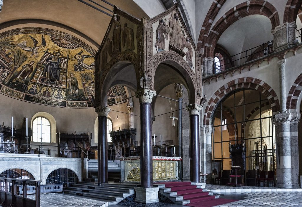 Il ciborio e l'abside della basilica di Sant Ambrogio a Milano