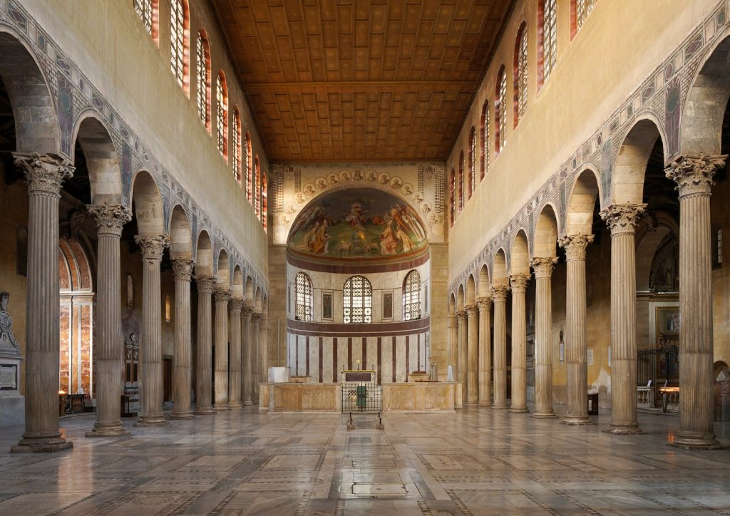 Interno chiesa di santa Sabina Roma sull'Aventino