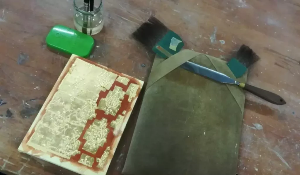 Attrezzi per la tecnica della doratura